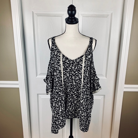 Xhilaration Tops - Xhilaration Cold Shoulder Floral Top